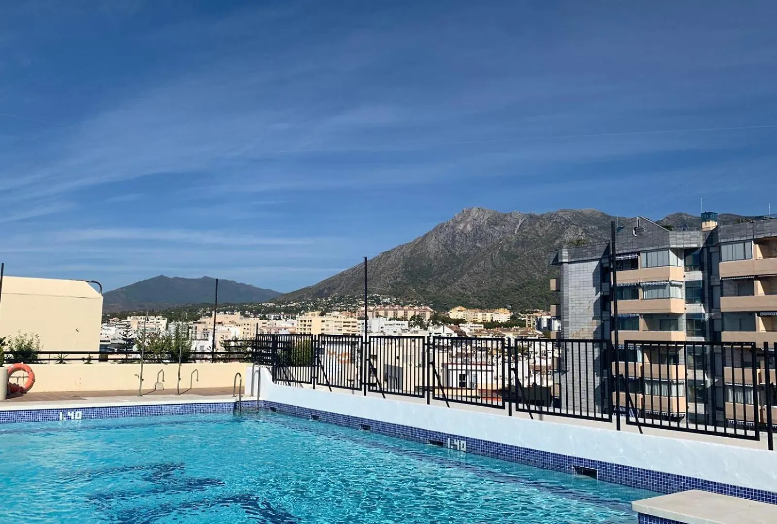 Apt Centro Playa Con Piscina Marbella